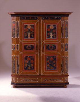 Armoir style Louis XIII 